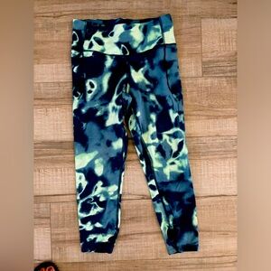 UA women’s leggings MED